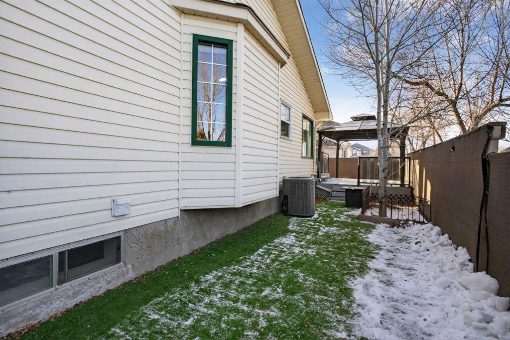 328 Douglas Ridge Close Se, Calgary, AB - Outdoor With Exterior