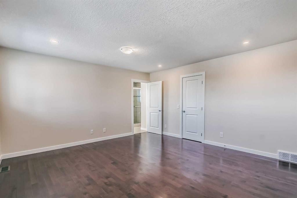 23 Cheltenham Road Nw, Calgary, AB - Indoor Photo Showing Other Room