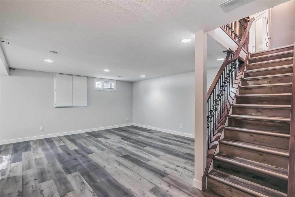 23 Cheltenham Road Nw, Calgary, AB - Indoor Photo Showing Other Room
