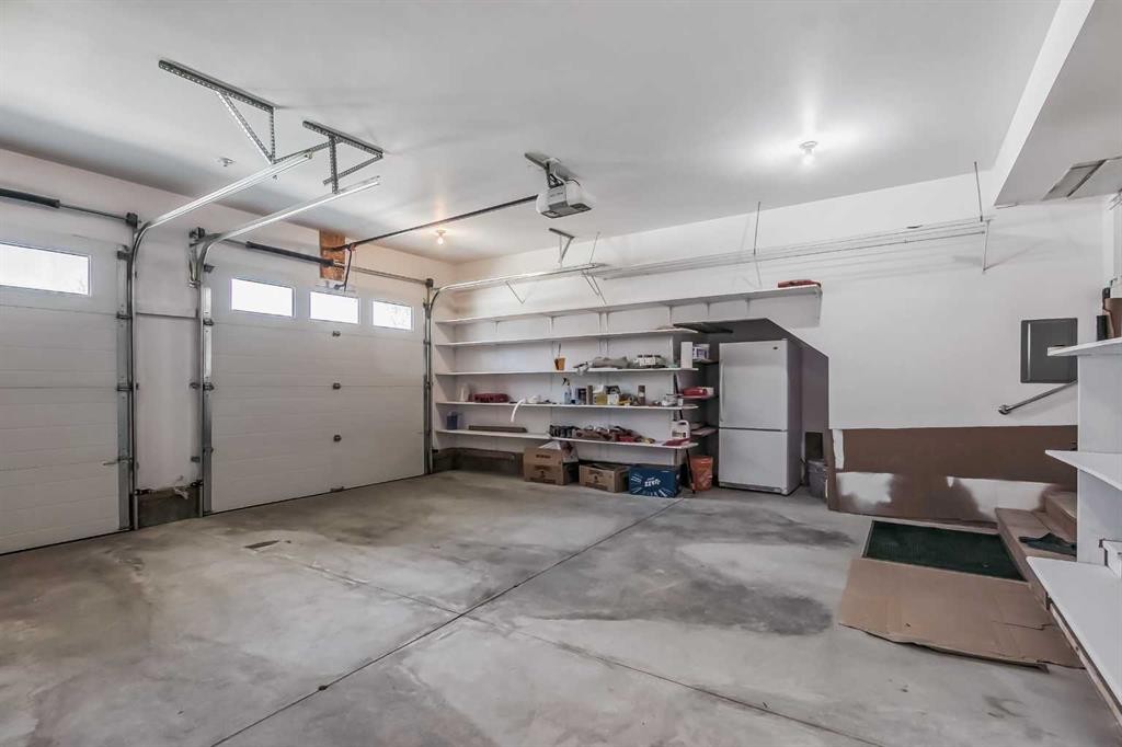 23 Cheltenham Road Nw, Calgary, AB - Indoor Photo Showing Garage