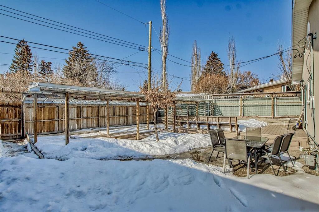 23 Cheltenham Road Nw, Calgary, AB - Outdoor With View