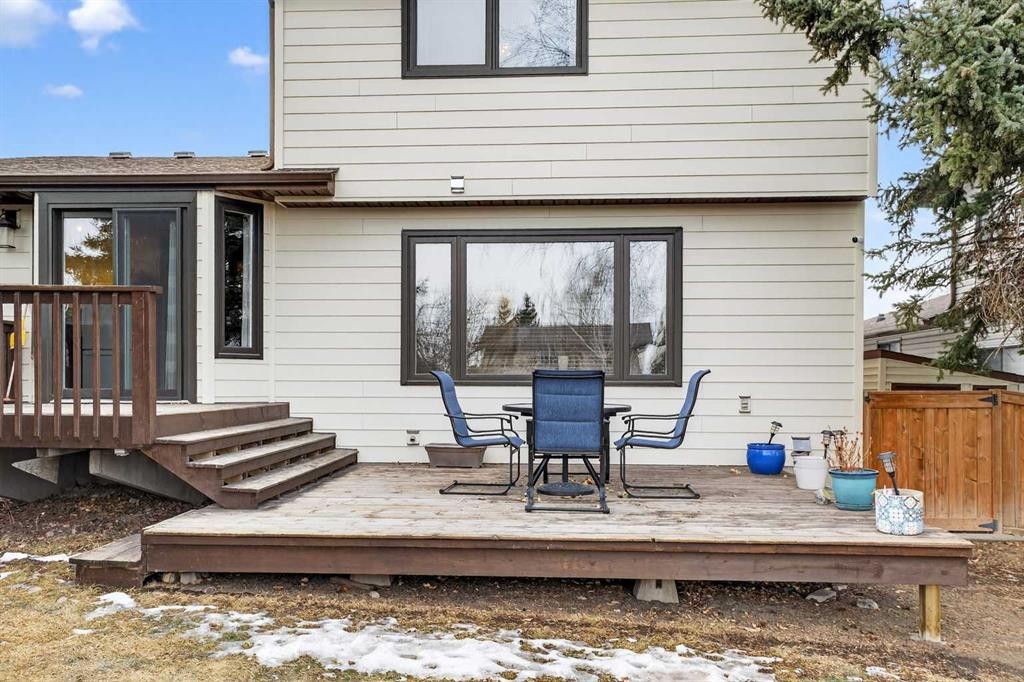 1480 Berkley Drive Nw, Calgary, AB - Outdoor With Deck Patio Veranda With Exterior