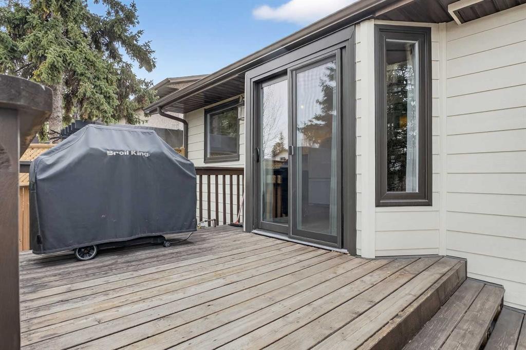 1480 Berkley Drive Nw, Calgary, AB - Outdoor With Deck Patio Veranda With Exterior