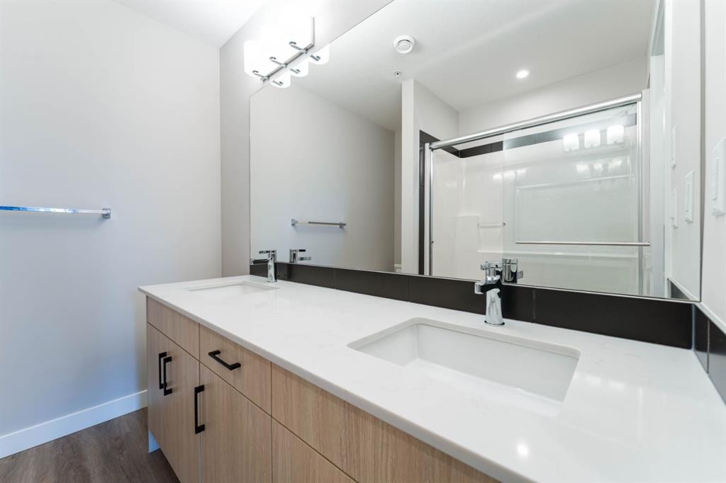 2312-55 Lucas Way Nw, Calgary, AB - Indoor Photo Showing Bathroom