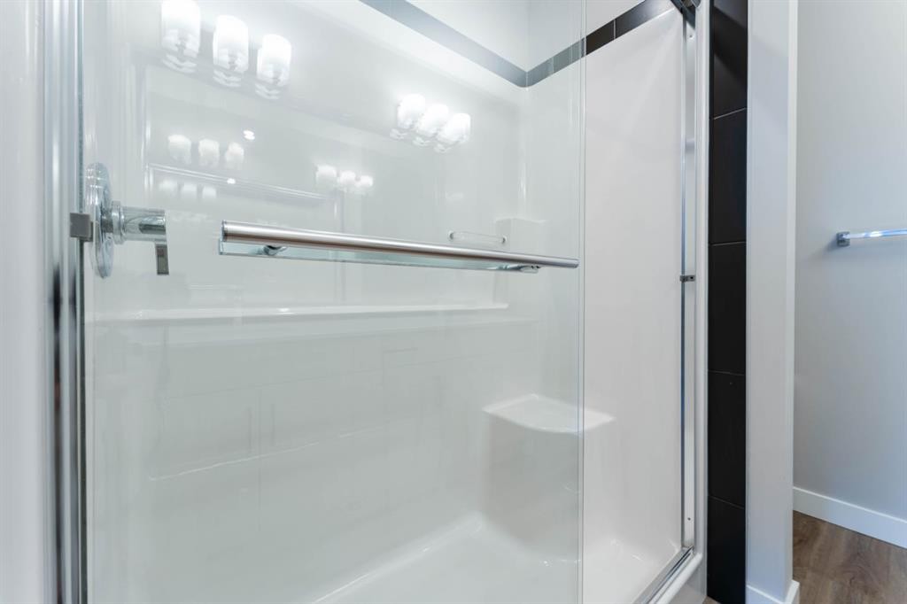 2312-55 Lucas Way Nw, Calgary, AB - Indoor Photo Showing Bathroom