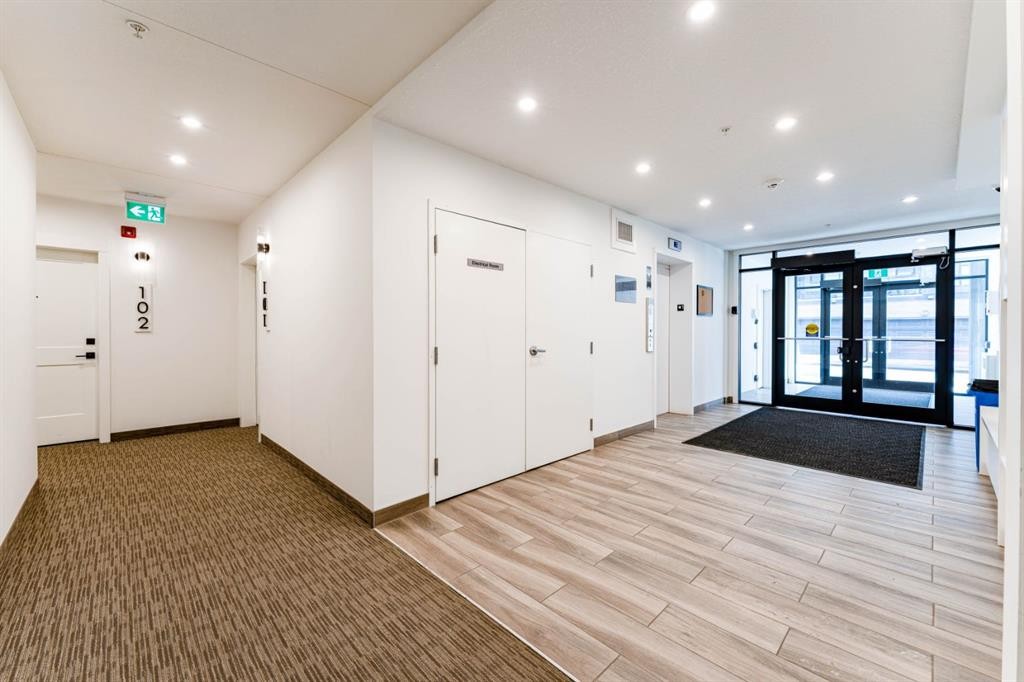 2312-55 Lucas Way Nw, Calgary, AB - Indoor Photo Showing Other Room