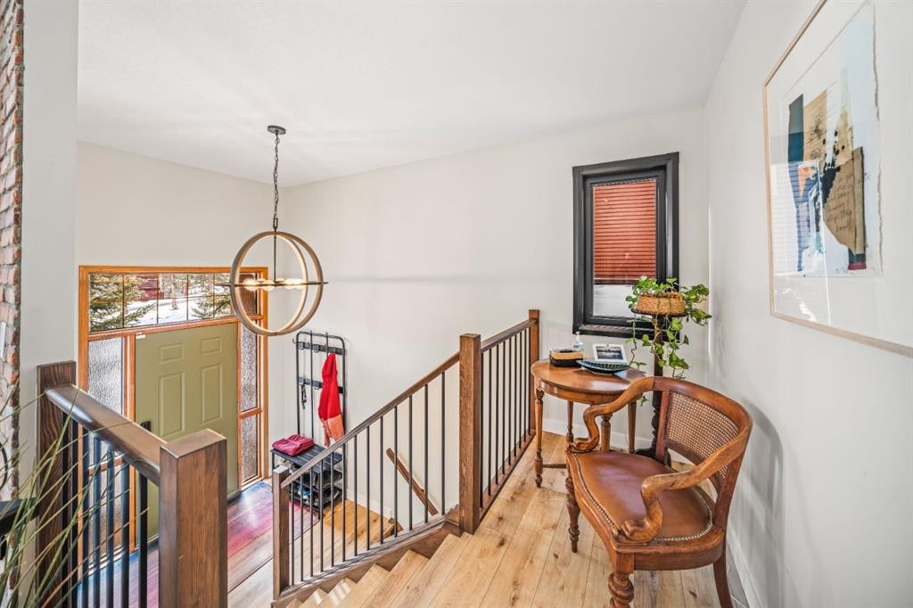 108 Lougheed Circle, Banff, AB - Indoor Photo Showing Other Room