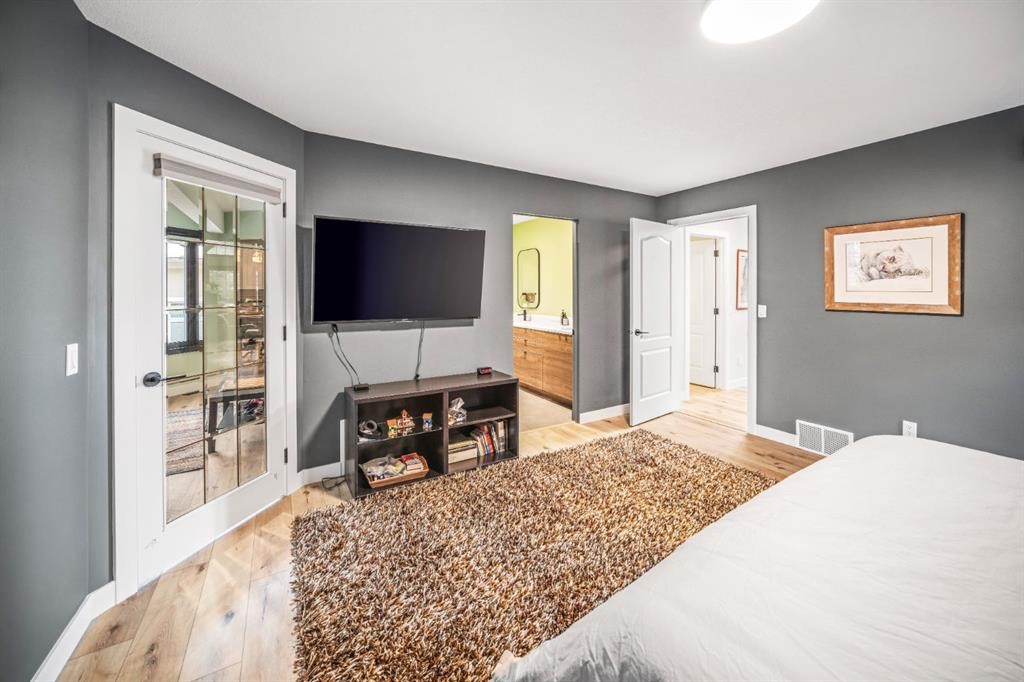 108 Lougheed Circle, Banff, AB - Indoor Photo Showing Bedroom