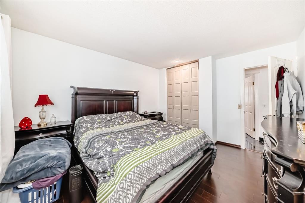 19 Malvern Place Ne, Calgary, AB - Indoor Photo Showing Bedroom