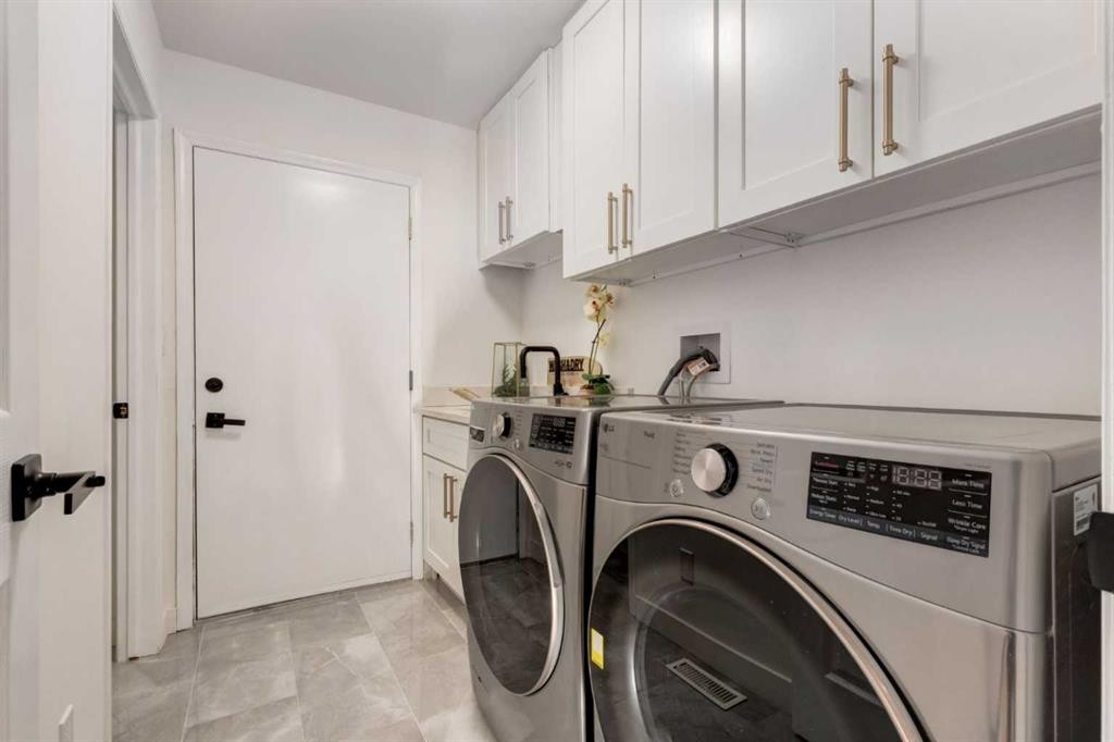 113 Straddock Terrace Sw, Calgary, AB - Indoor Photo Showing Laundry Room