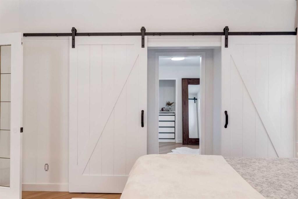 113 Straddock Terrace Sw, Calgary, AB - Indoor Photo Showing Bedroom