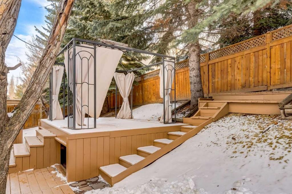 113 Straddock Terrace Sw, Calgary, AB - Outdoor