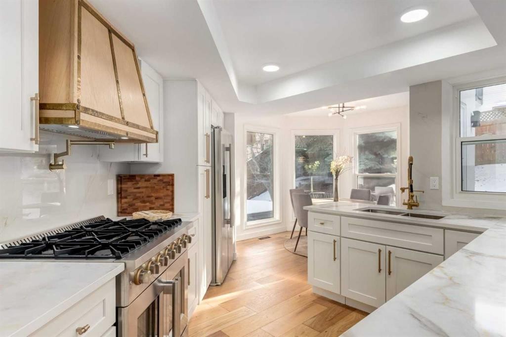 113 Straddock Terrace Sw, Calgary, AB - Indoor Photo Showing Kitchen With Upgraded Kitchen