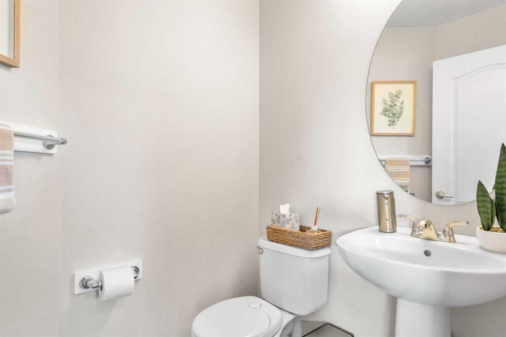 17 Cranford Place Se, Calgary, AB - Indoor Photo Showing Bathroom