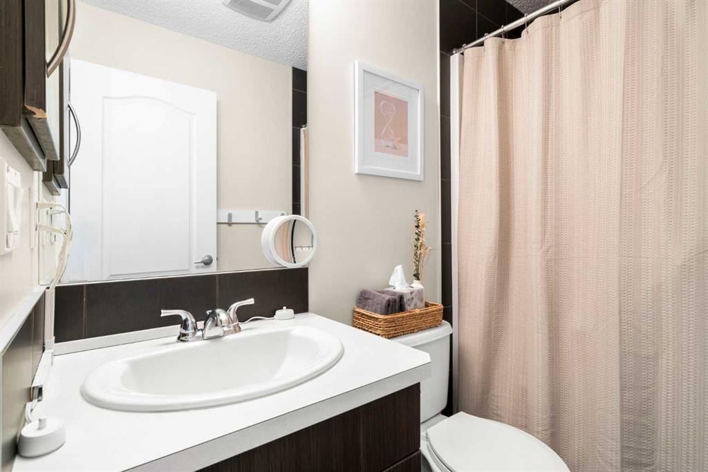 17 Cranford Place Se, Calgary, AB - Indoor Photo Showing Bathroom