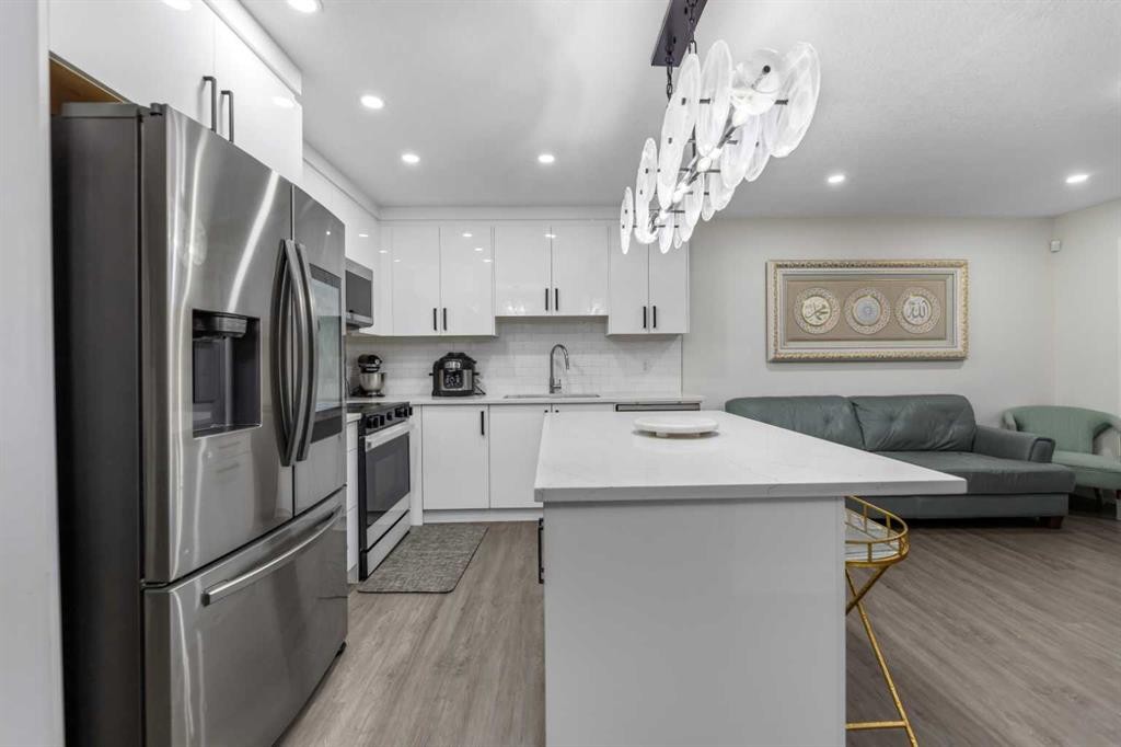 10532 Cityscape Drive Ne, Calgary, AB - Indoor Photo Showing Kitchen With Stainless Steel Kitchen With Upgraded Kitchen