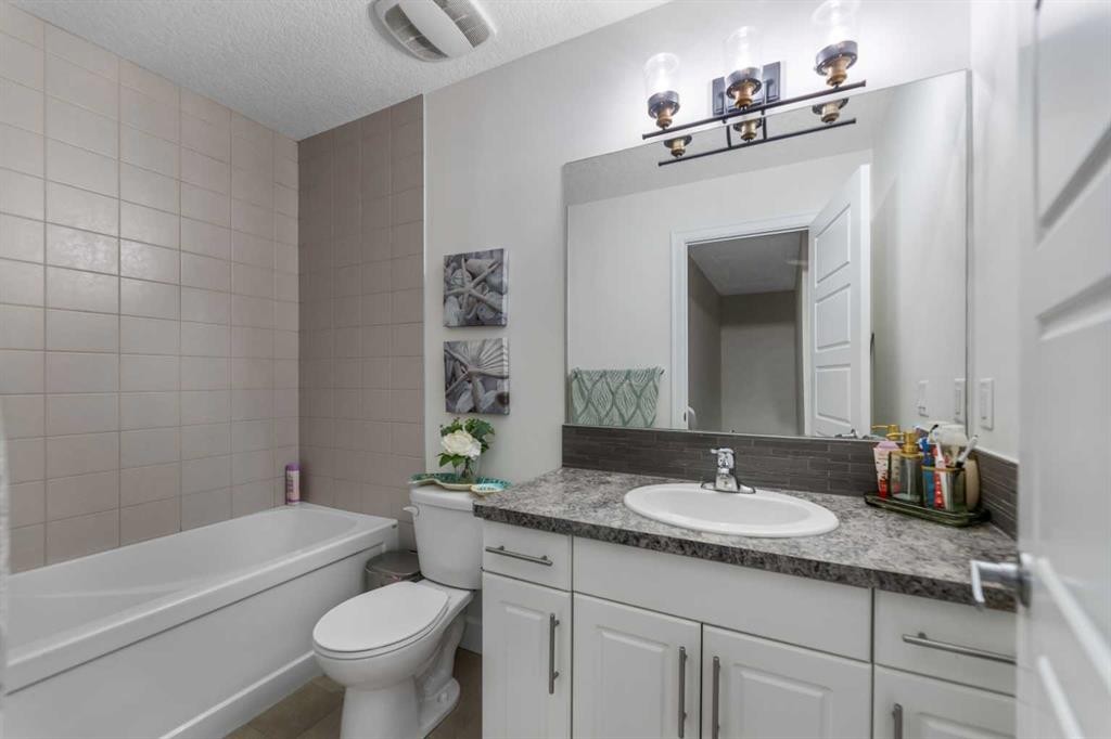 10532 Cityscape Drive Ne, Calgary, AB - Indoor Photo Showing Bathroom