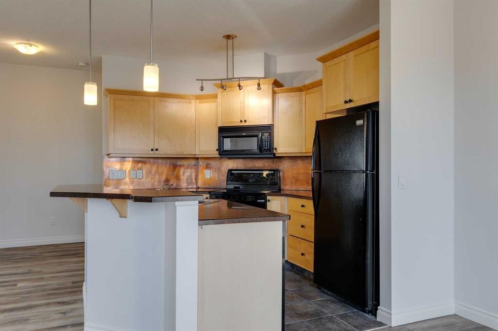 304-1606 4 Street Nw, Calgary, AB - Indoor Photo Showing Kitchen