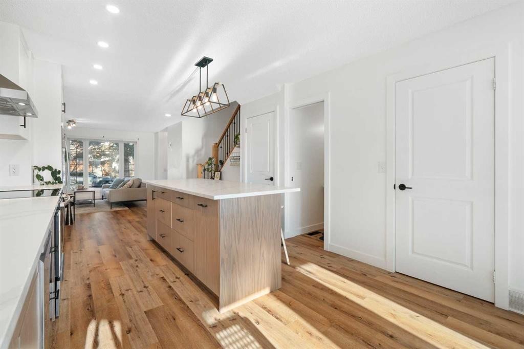 2213 31 Avenue Sw, Calgary, AB - Indoor