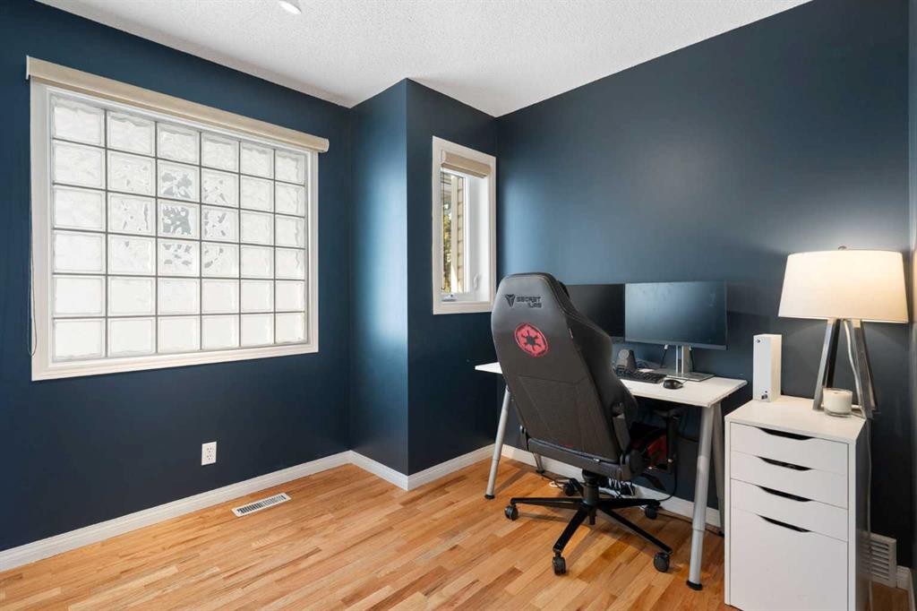 2213 31 Avenue Sw, Calgary, AB - Indoor Photo Showing Office