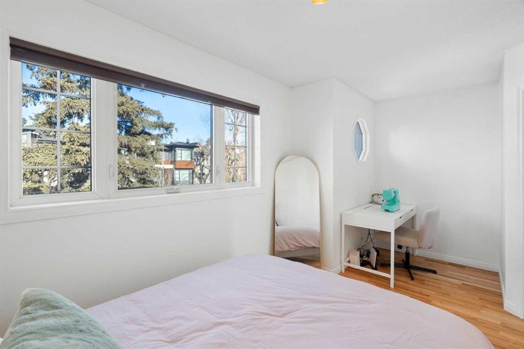 2213 31 Avenue Sw, Calgary, AB - Indoor Photo Showing Bedroom