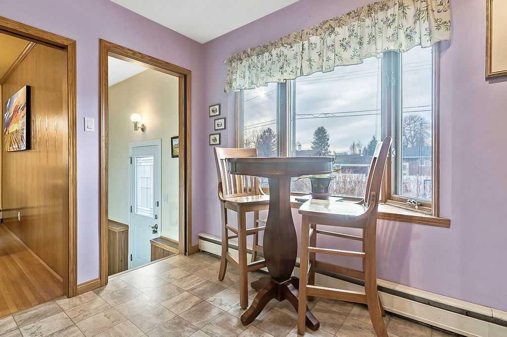 623 75 Avenue Sw, Calgary, AB - Indoor