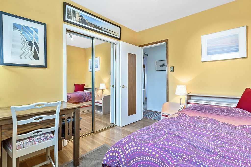 623 75 Avenue Sw, Calgary, AB - Indoor Photo Showing Bedroom