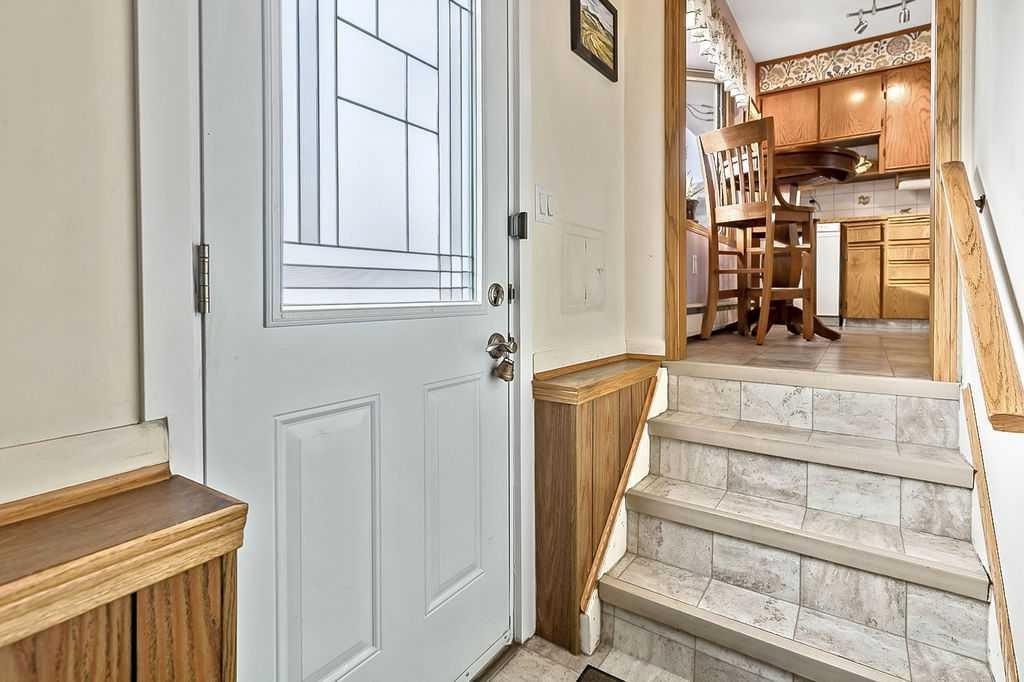 623 75 Avenue Sw, Calgary, AB - Indoor Photo Showing Other Room