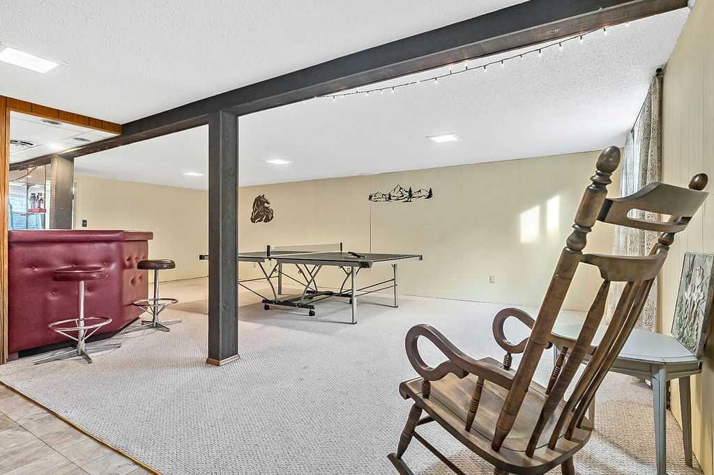 623 75 Avenue Sw, Calgary, AB - Indoor