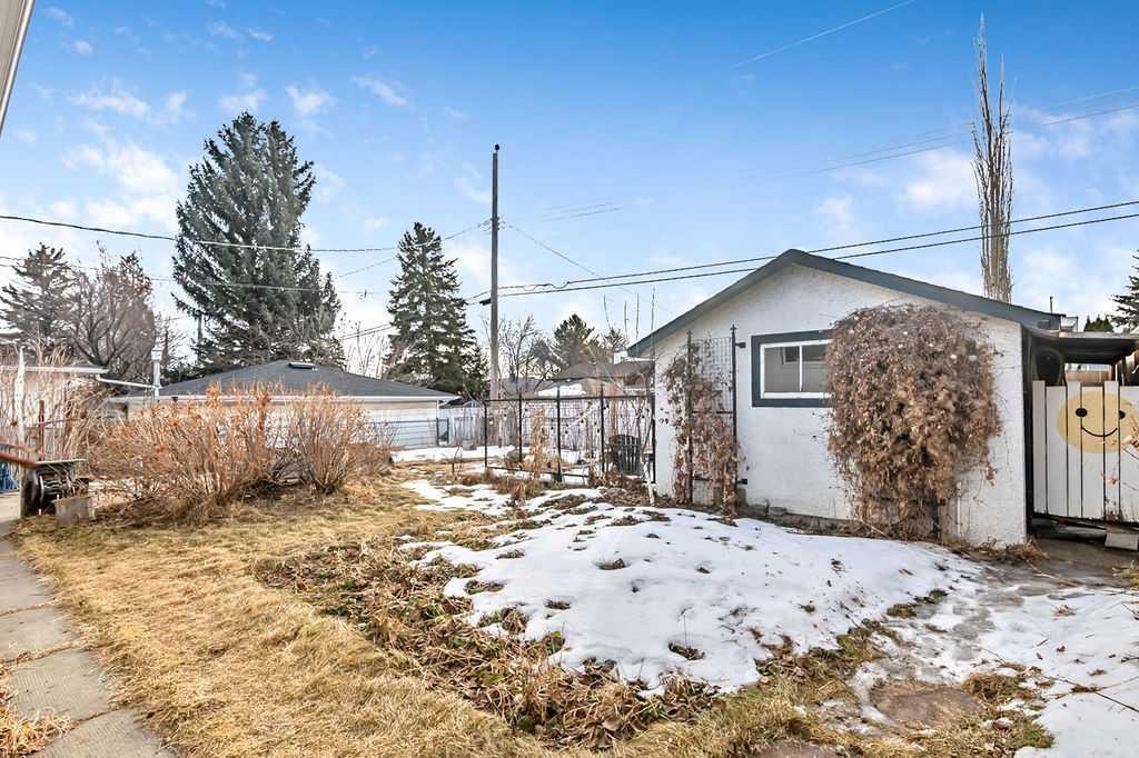 623 75 Avenue Sw, Calgary, AB - Outdoor