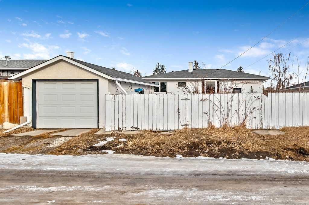 623 75 Avenue Sw, Calgary, AB - Outdoor