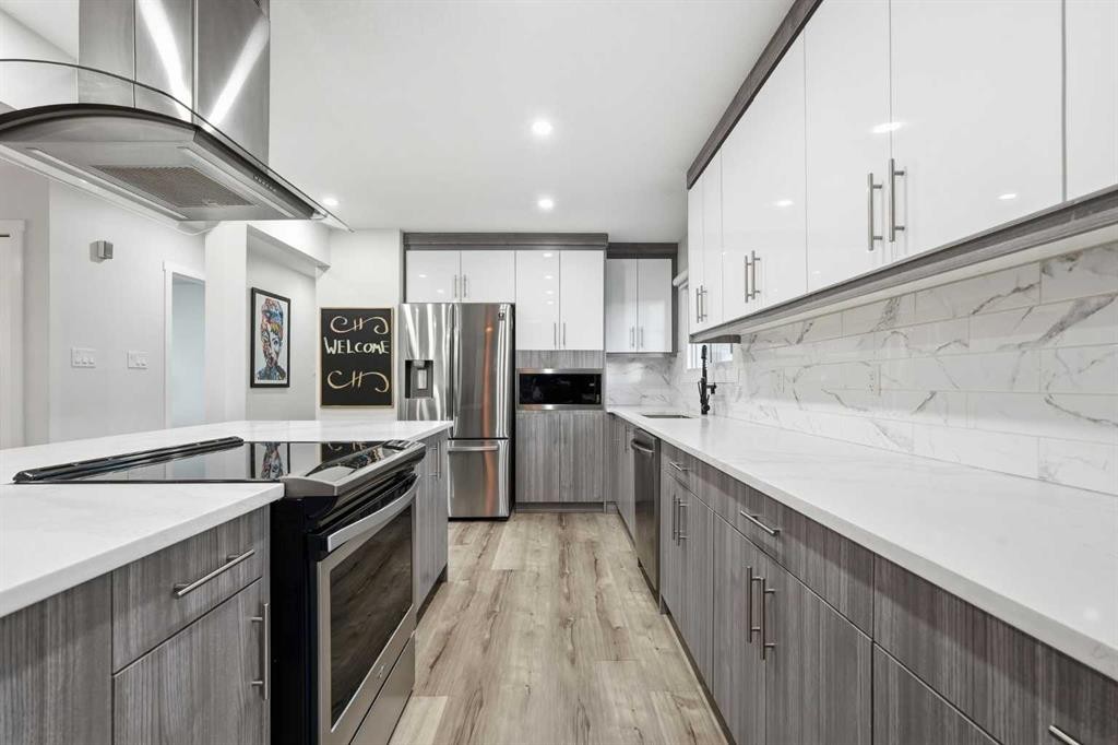 711 101 Avenue Sw, Calgary, AB - Indoor Photo Showing Kitchen With Upgraded Kitchen