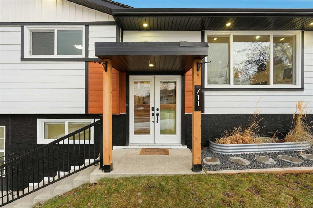 711 101 Avenue Sw, Calgary, AB - Outdoor With Exterior