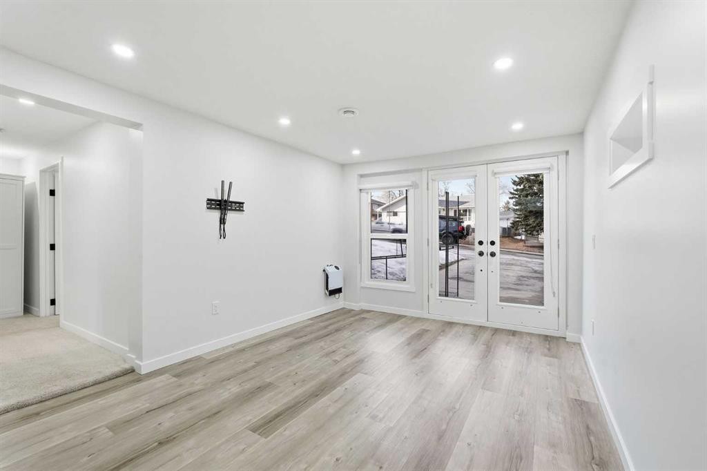 711 101 Avenue Sw, Calgary, AB - Indoor Photo Showing Other Room