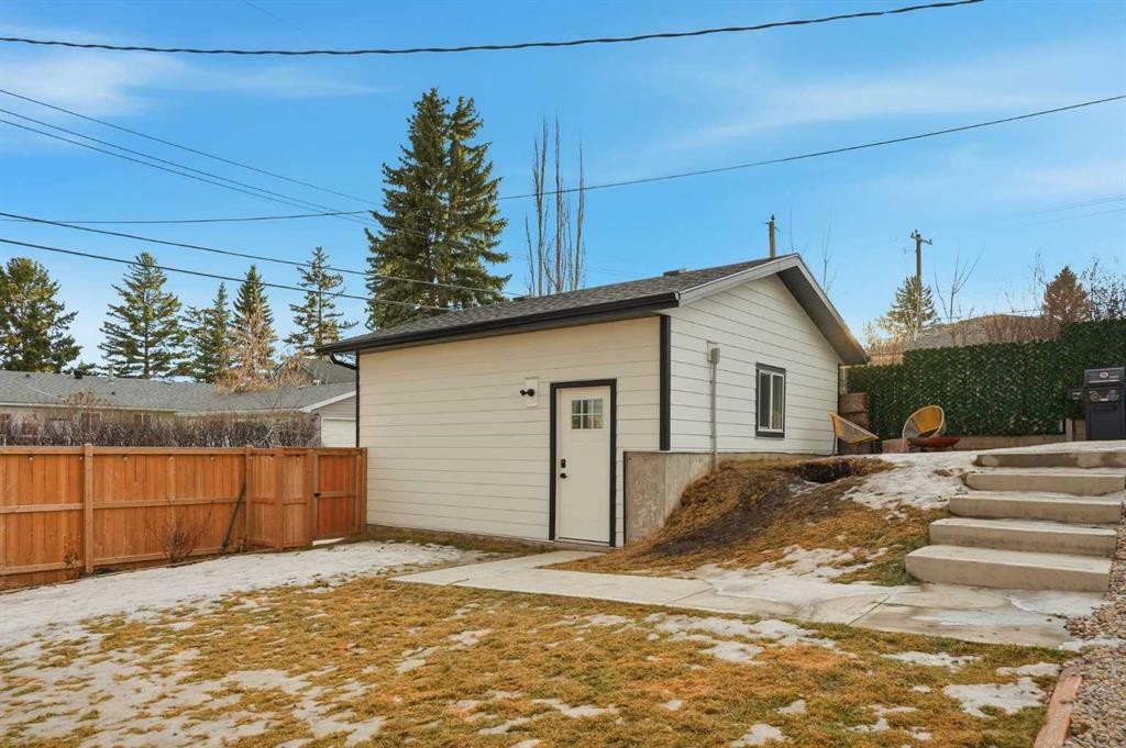 711 101 Avenue Sw, Calgary, AB - Outdoor