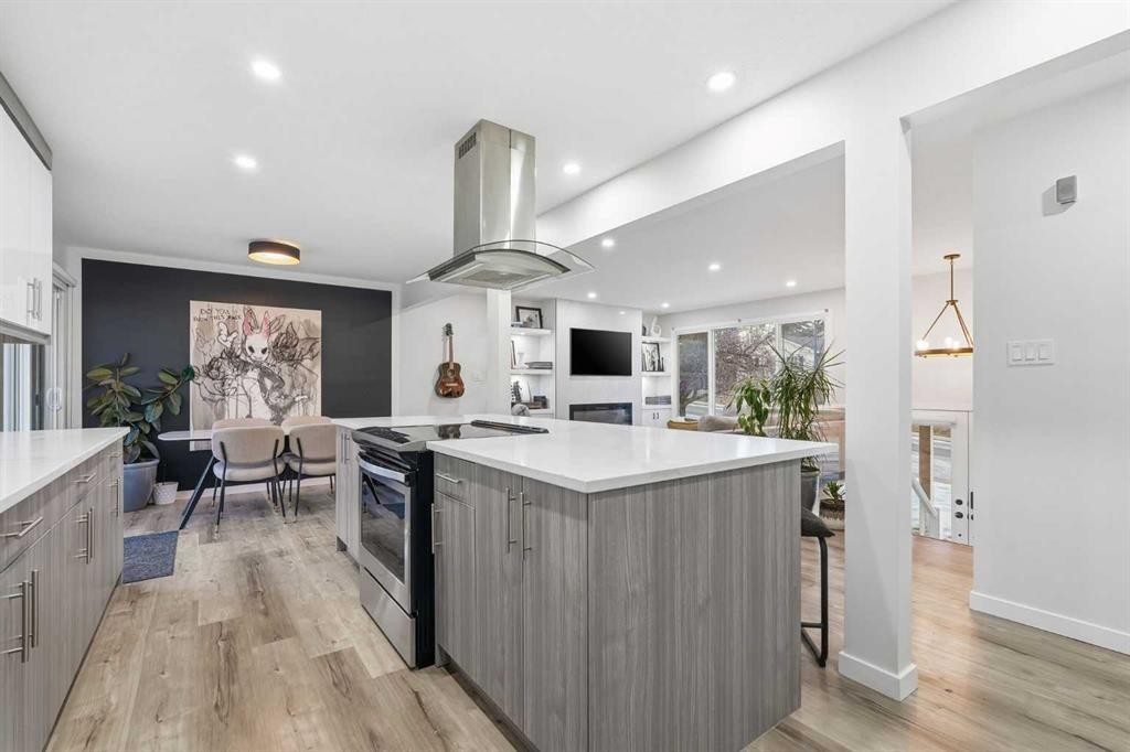 711 101 Avenue Sw, Calgary, AB - Indoor Photo Showing Kitchen With Upgraded Kitchen