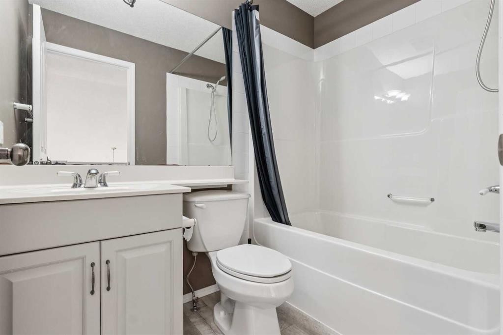 132 Citadel Meadow Bay Nw, Calgary, AB - Indoor Photo Showing Bathroom