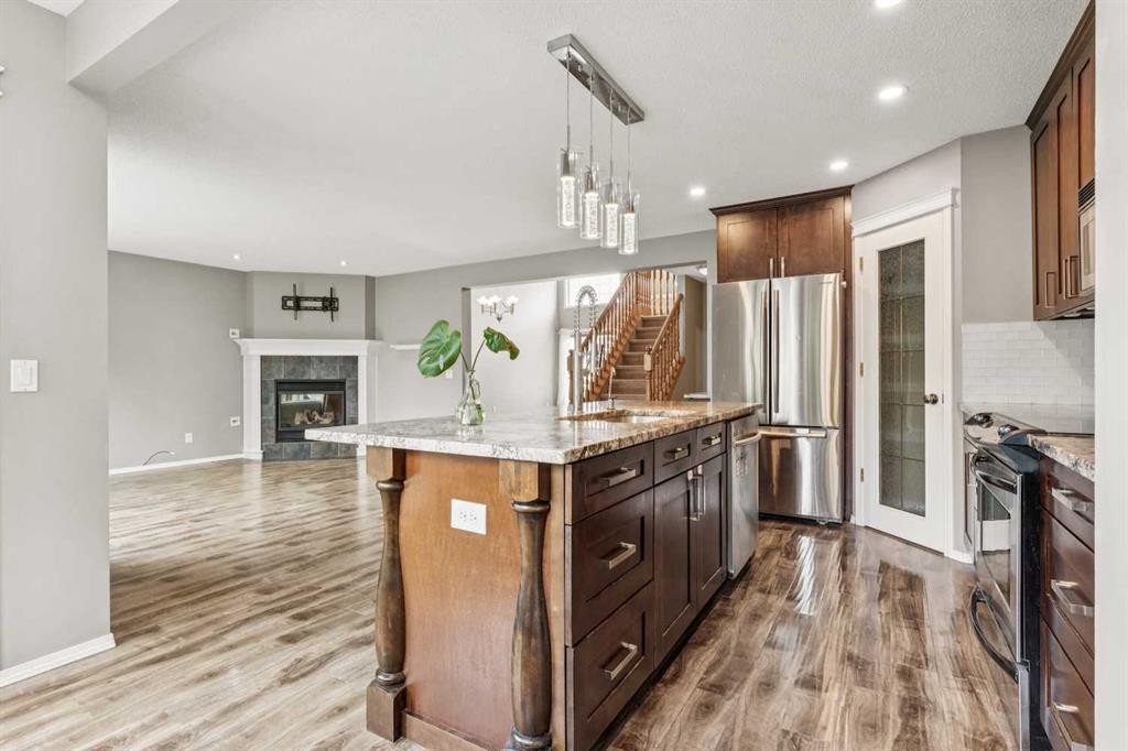 132 Citadel Meadow Bay Nw, Calgary, AB - Indoor Photo Showing Kitchen With Upgraded Kitchen