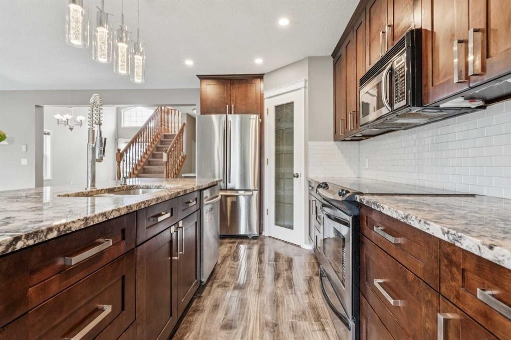 132 Citadel Meadow Bay Nw, Calgary, AB - Indoor Photo Showing Kitchen With Upgraded Kitchen