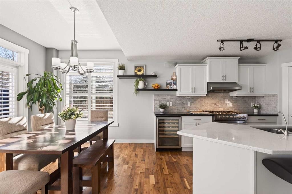 4 Cougarstone Square Sw, Calgary, AB - Indoor Photo Showing Kitchen With Upgraded Kitchen