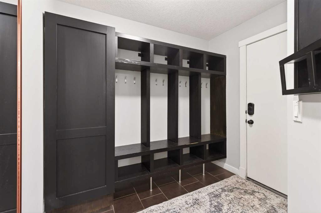 4 Cougarstone Square Sw, Calgary, AB - Indoor Photo Showing Other Room