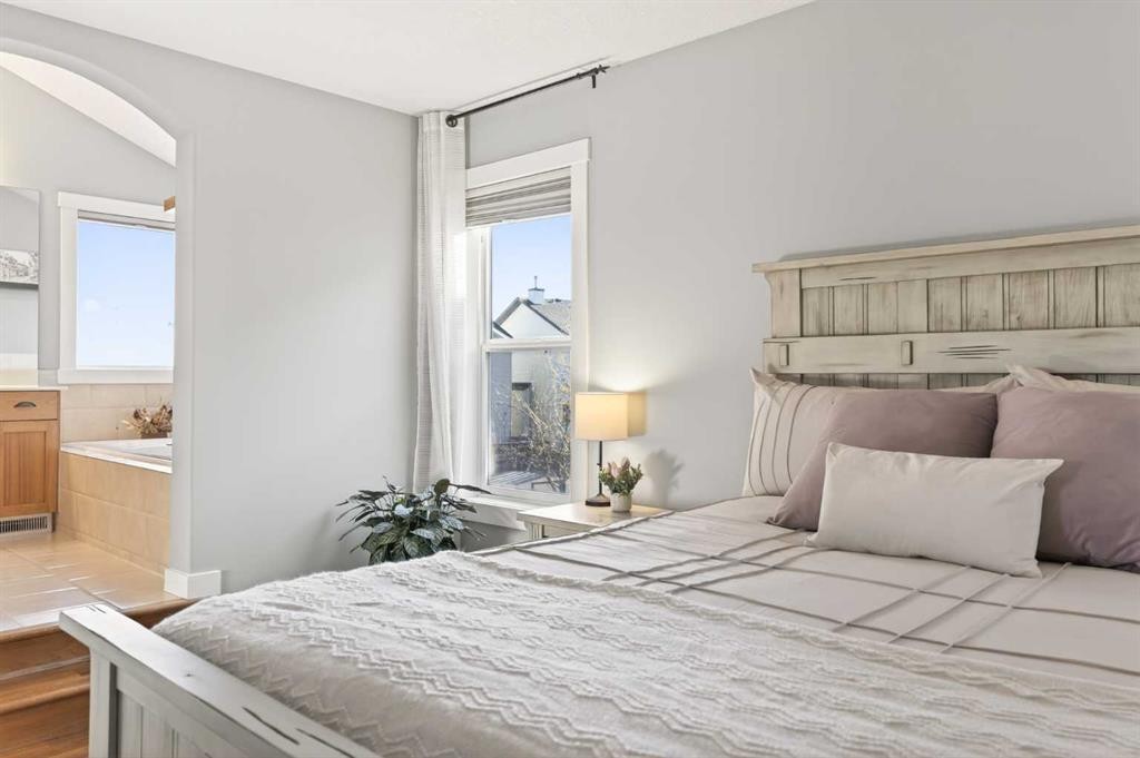 4 Cougarstone Square Sw, Calgary, AB - Indoor Photo Showing Bedroom