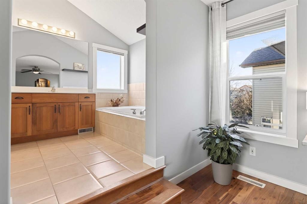 4 Cougarstone Square Sw, Calgary, AB - Indoor Photo Showing Bathroom