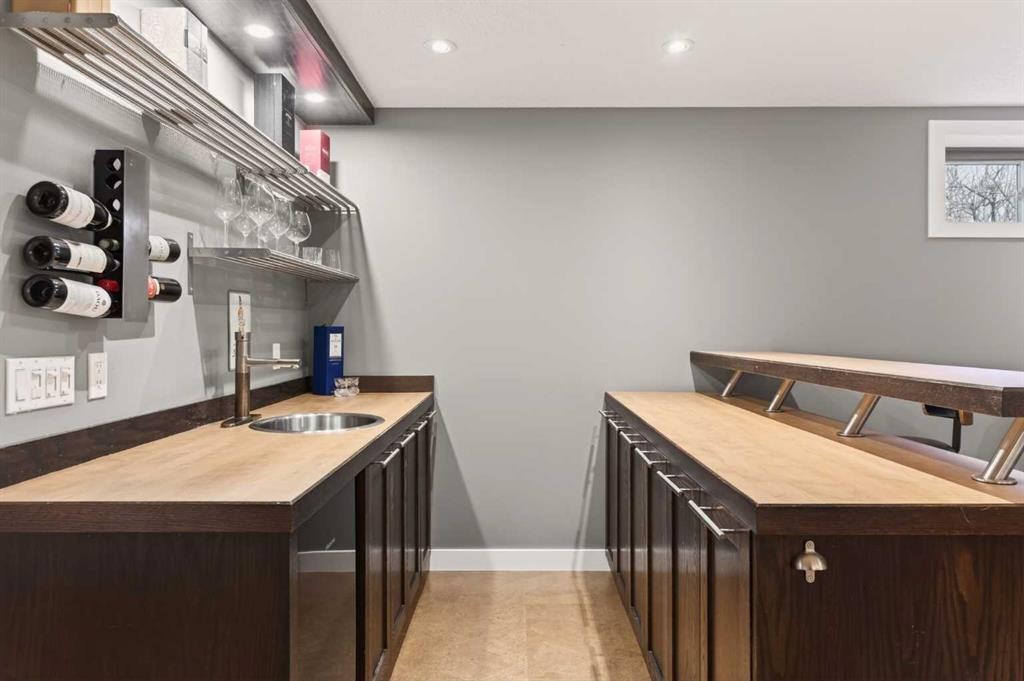 4 Cougarstone Square Sw, Calgary, AB - Indoor Photo Showing Kitchen