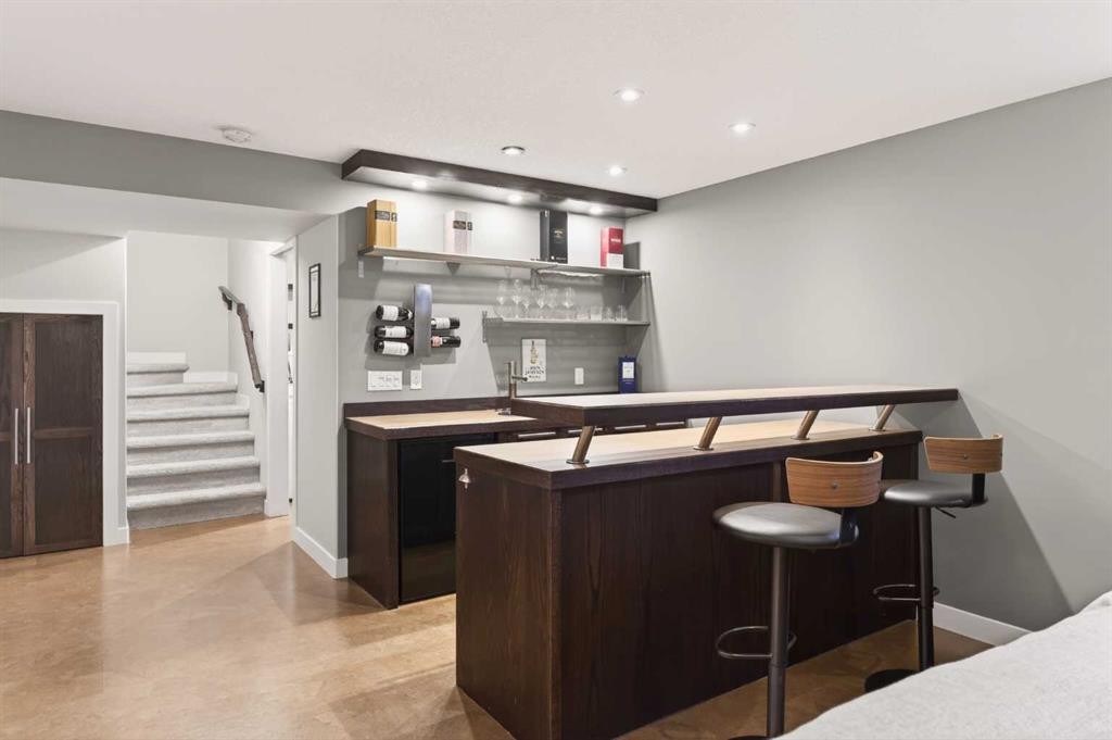 4 Cougarstone Square Sw, Calgary, AB - Indoor