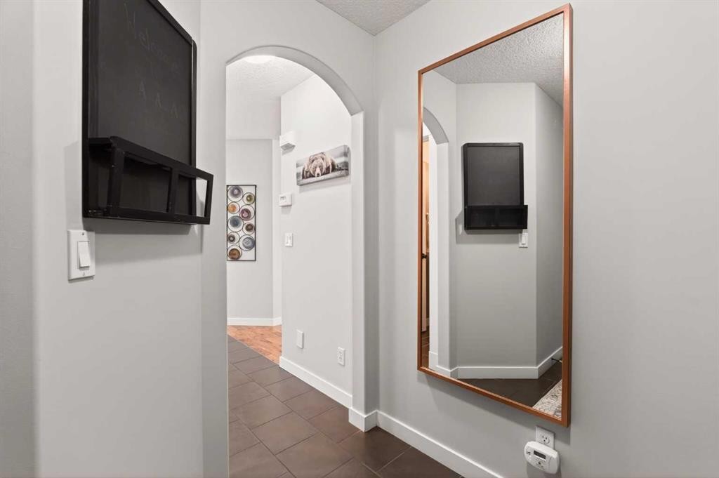 4 Cougarstone Square Sw, Calgary, AB - Indoor Photo Showing Other Room