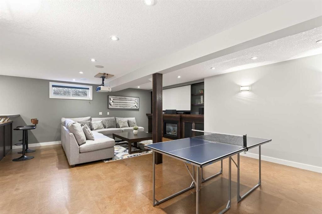 4 Cougarstone Square Sw, Calgary, AB - Indoor