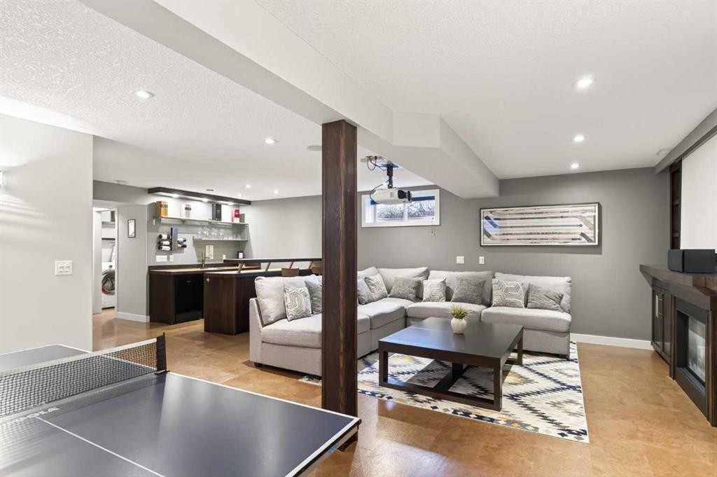 4 Cougarstone Square Sw, Calgary, AB - Indoor