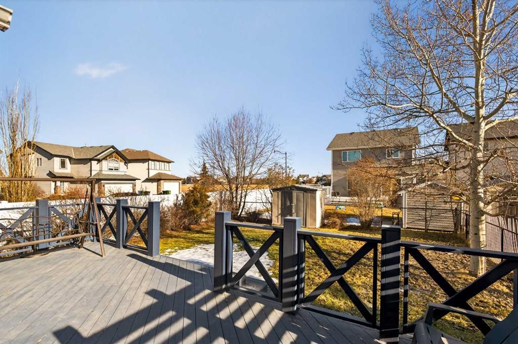 4 Cougarstone Square Sw, Calgary, AB - Outdoor