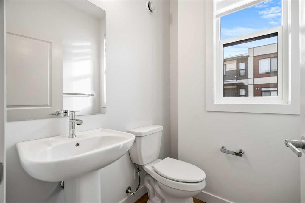 202-550 Seton Circle Se, Calgary, AB - Indoor Photo Showing Bathroom